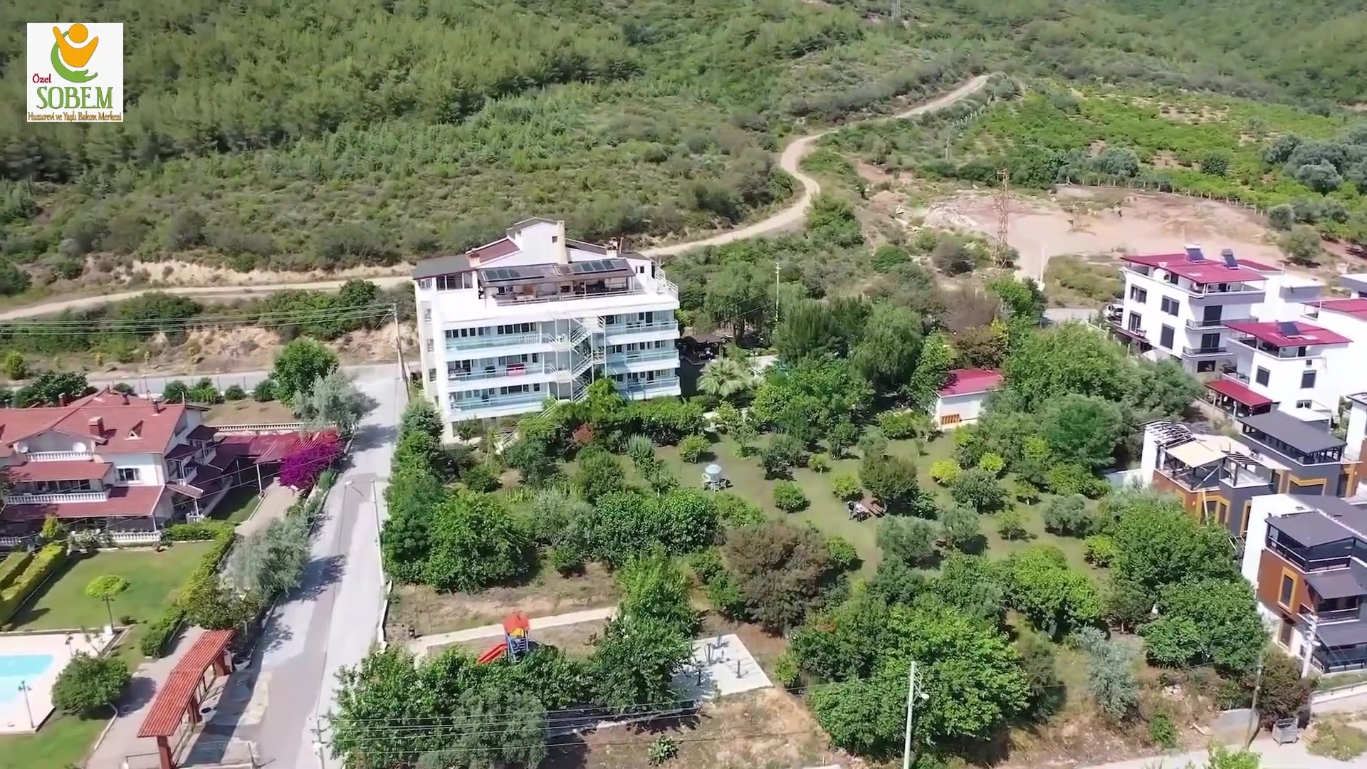 Sobem Huzurevi — Seferihisar'da deniz manzaralı bahçe ve havuz